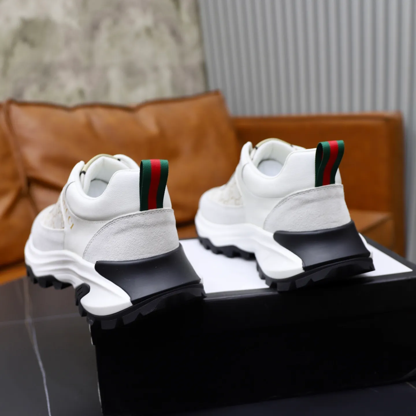 Ex-factory price: 462💰🙅‍♂️🙅‍♂️🙅‍♂️ Brand: GUCCI Standard code: 38-44 (45 customized) Grade: Same as the official website Material: Original leather splicing, comfortable and breathable lining, original wear-resistant outsole Style category: Men's fashionable casual shoes, running shoes, noble luxury brand elements, top luxury Color: actual picture color